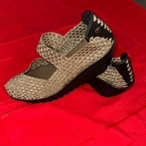 bernie mev. Gold and Black Woven Wedges Size 8.5/9 NOT A SIZE 10 as marked.